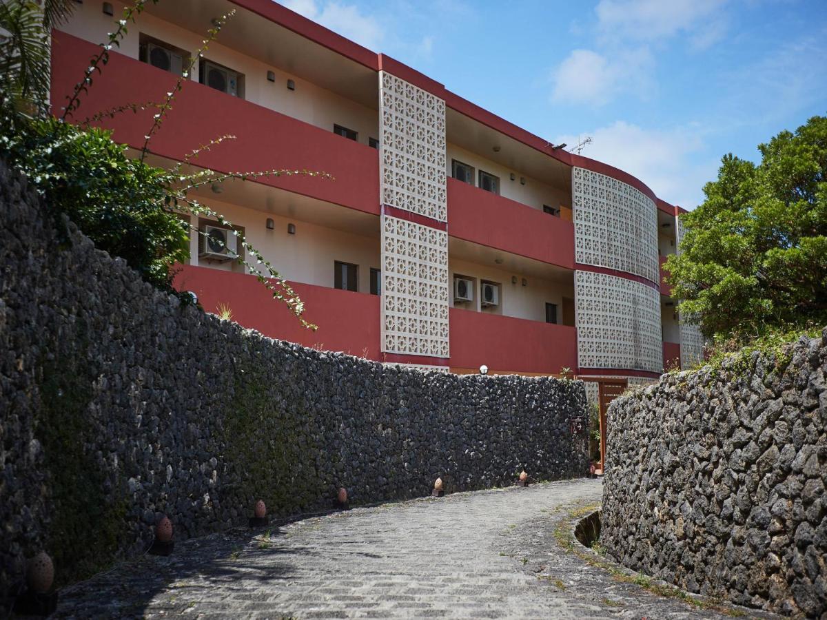 Hotel Murasakimura Йомитан Экстерьер фото